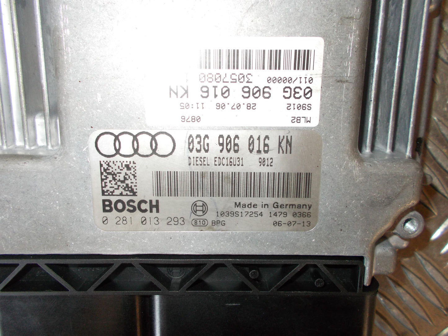 Audi A4 Motorstyring - Motorstyreboks - Injection Elboks Med OEM Nr. 03G906016KN Fra Audi Ophugger