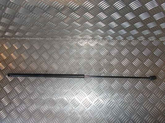 Audi A4 Fronthjelmsdæmper Med OEM Nr. 8E083359A Fra Audi Ophugger