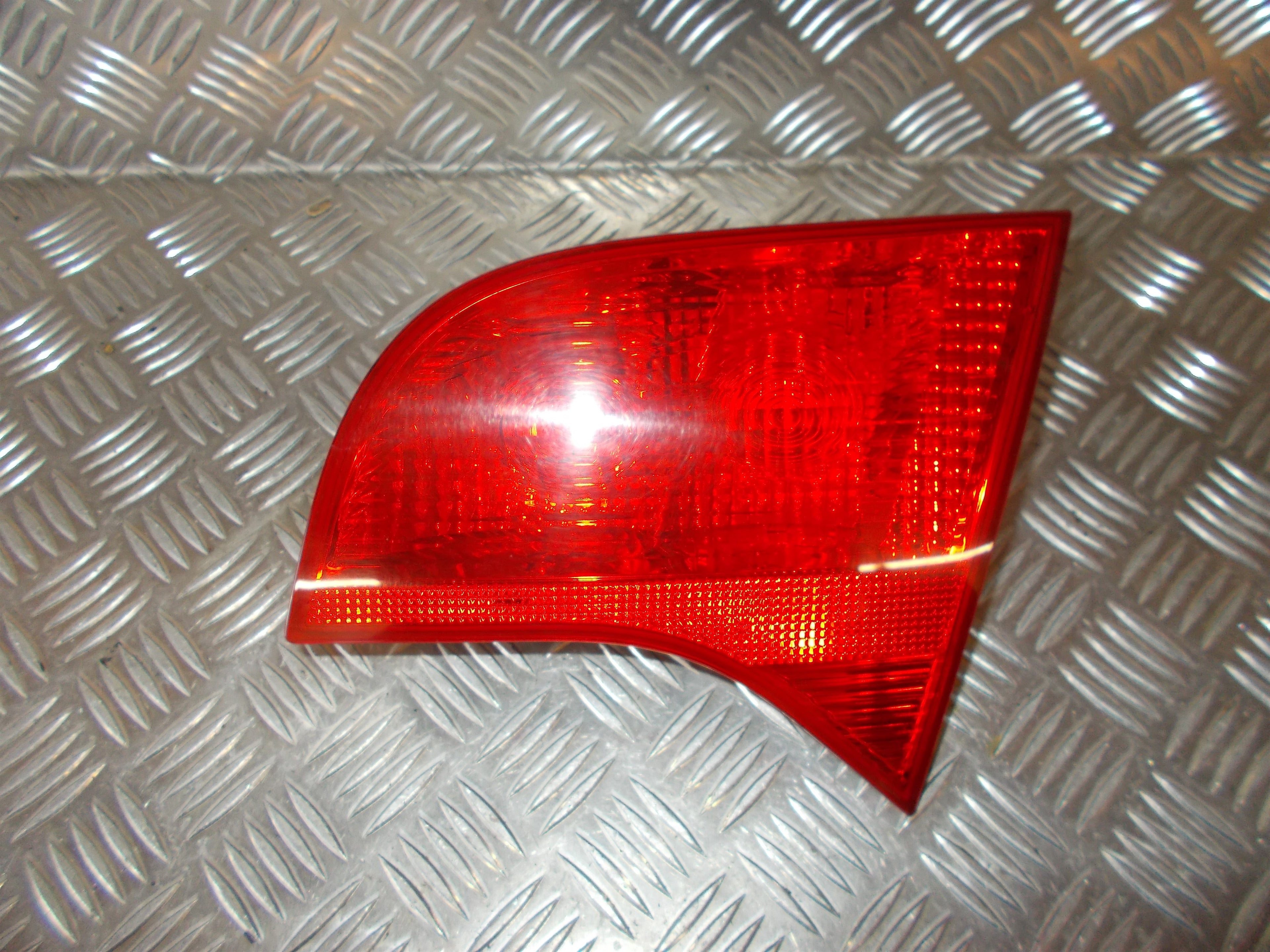 Audi A4 Baglygte Med OEM Nr. 8E9945094A Fra Audi Ophugger