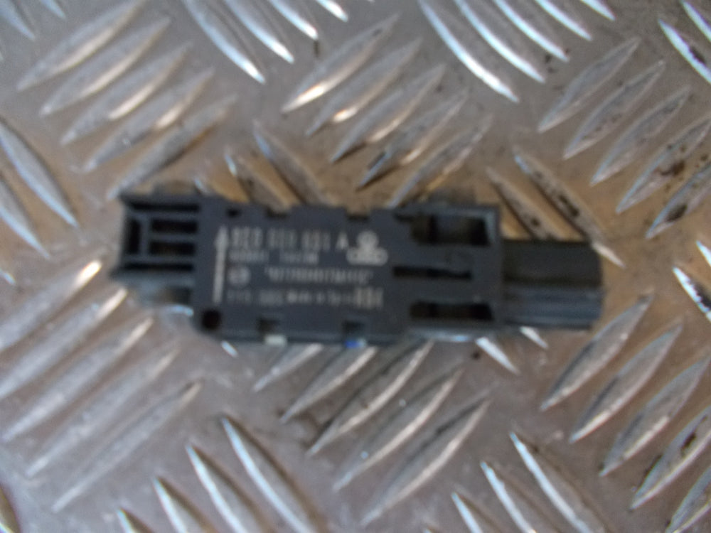 Audi A4 Airbag Føler Med OEM Nr. 8E0959651A Fra Audi Ophugger