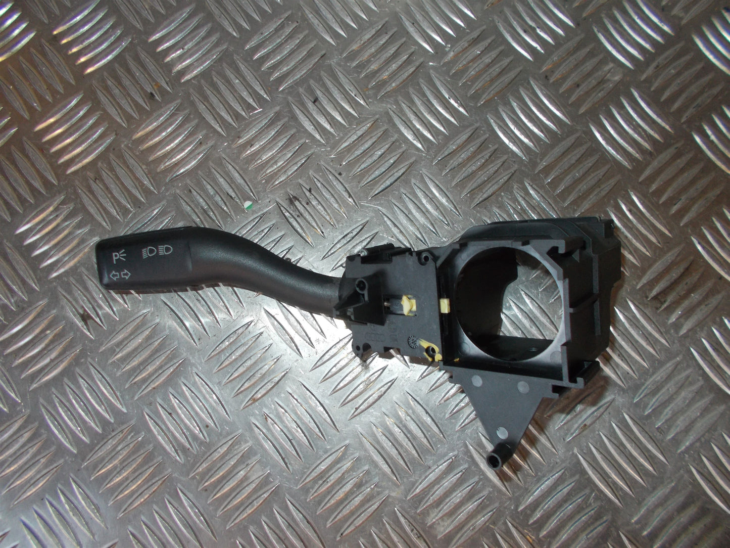 Audi A4 Kontakt Blink Med OEM Nr. 4E0953513K Fra Audi Ophugger