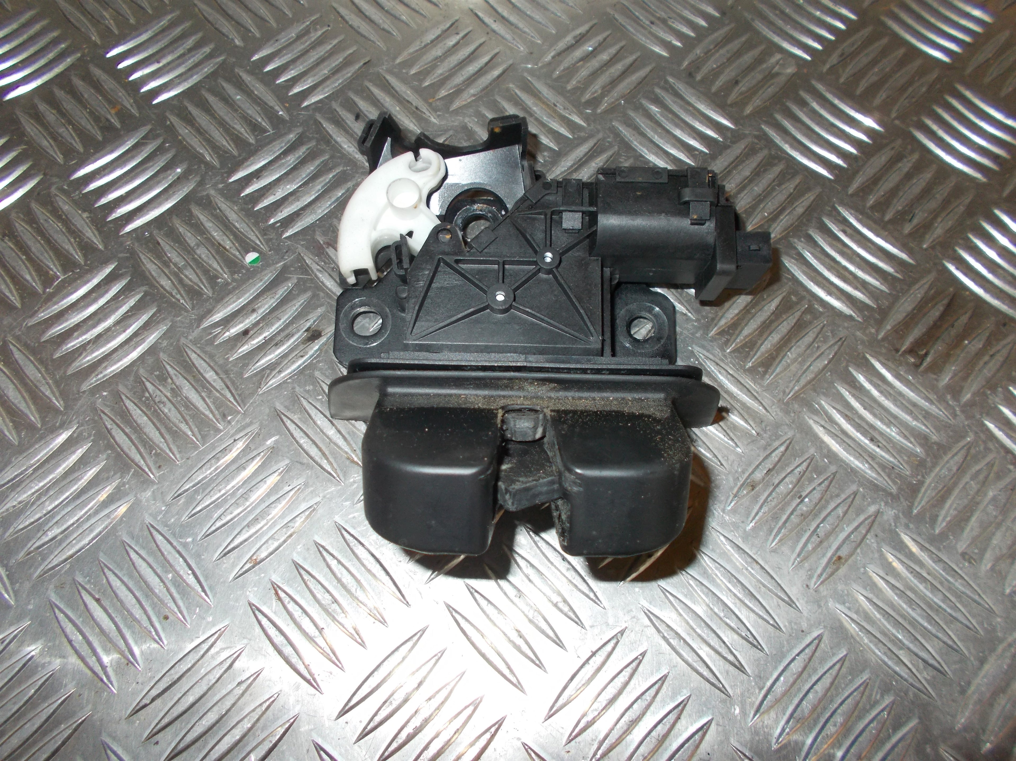 Audi A4 Dørlås Med OEM Nr. 8P4827505D Fra Audi Ophugger