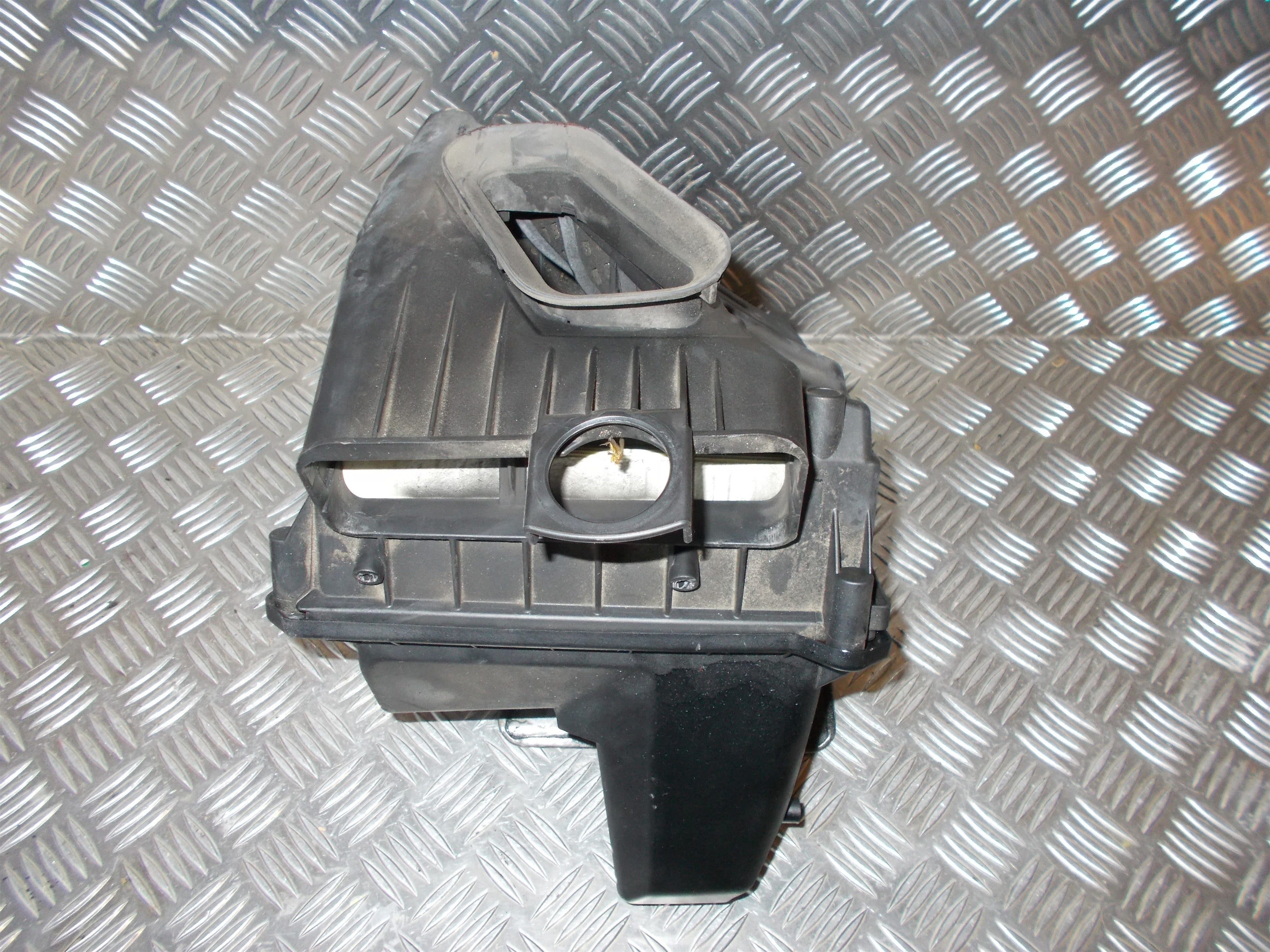 Audi A4 Luftfilterkasse  Med OEM Nr. 03G133837 Fra Audi Ophugger