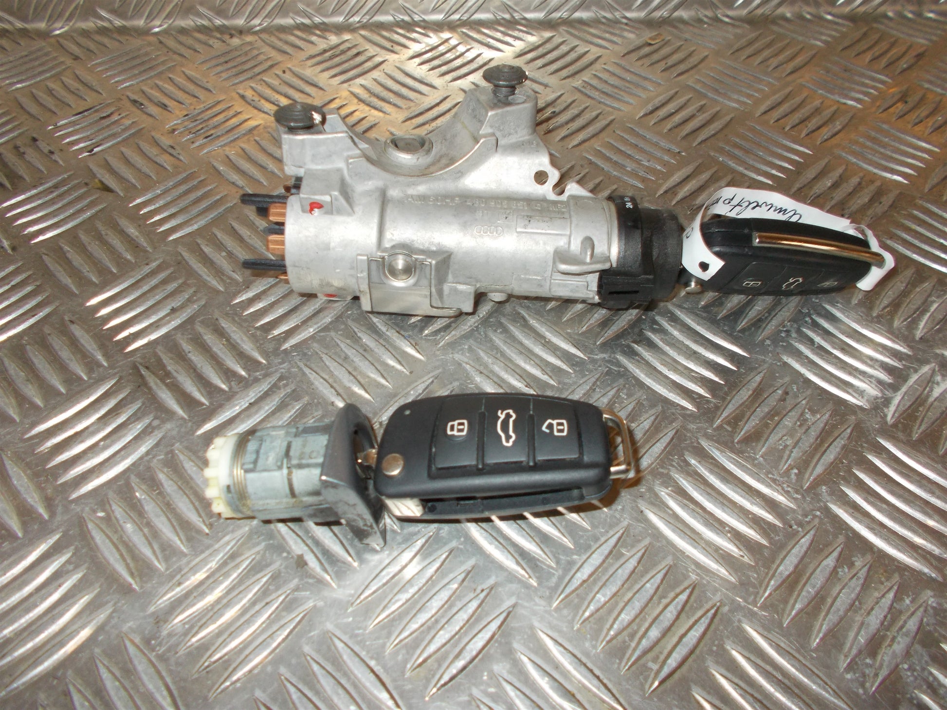 Audi A4 Låsesæt  Med OEM Nr. 4B0905851Q Fra Audi Ophugger