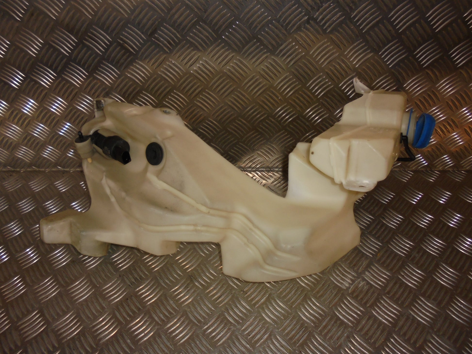 Audi A4 Sprinkler M/Motor Med OEM Nr. 8E0955451AP Fra Audi Ophugger