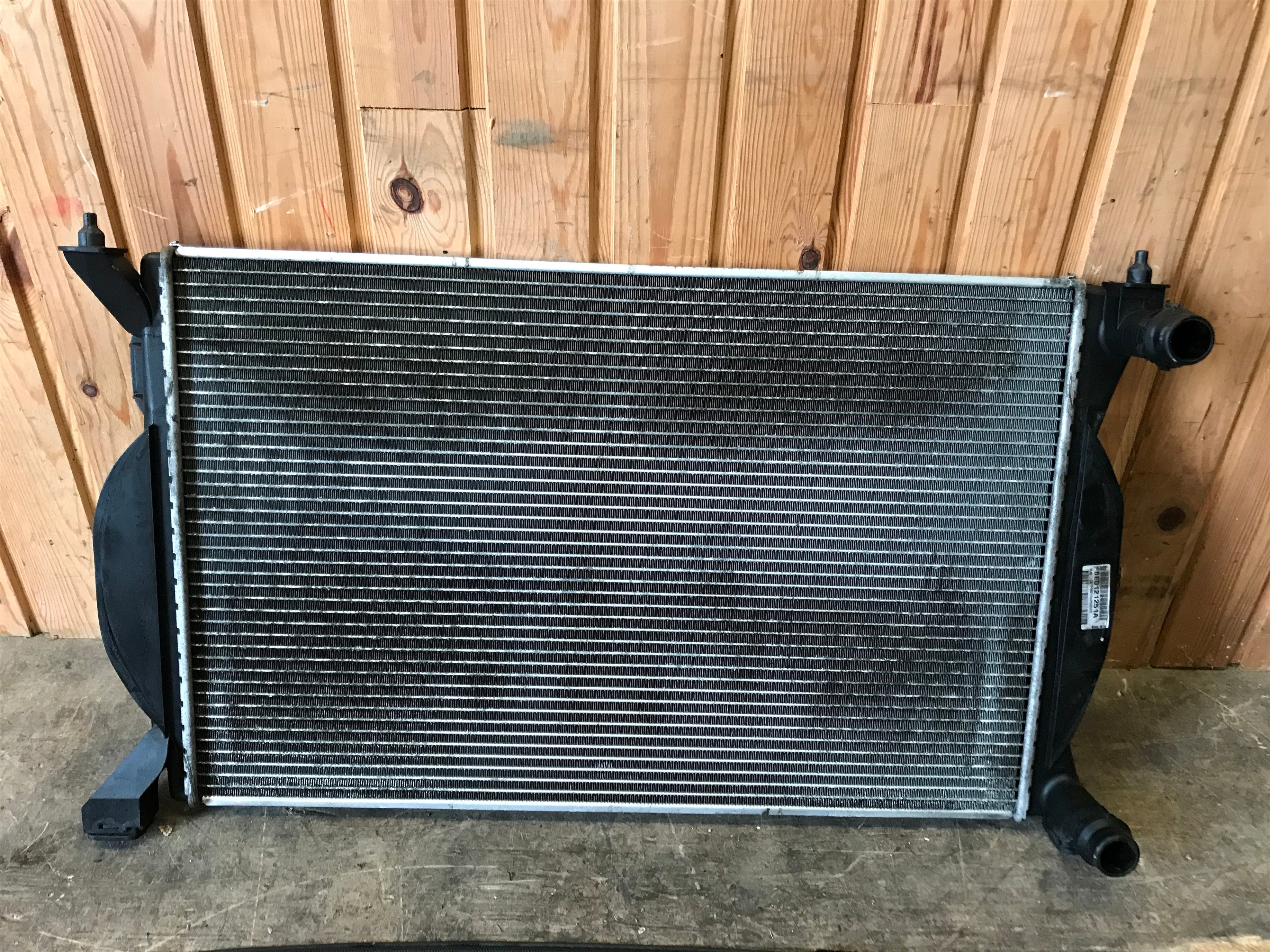 Audi A4 Køler Med OEM Nr. 8E0121251 Fra Audi Ophugger