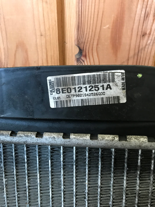Audi A4 Køler Med OEM Nr. 8E0121251A Fra Audi Ophugger