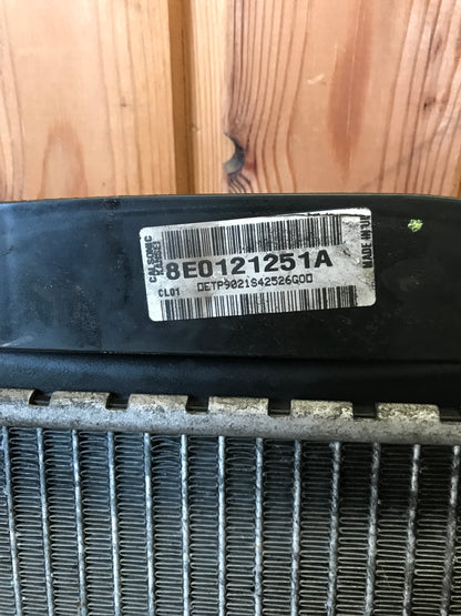 Audi A4 Køler Med OEM Nr. 8E0121251AF Fra Audi Ophugger