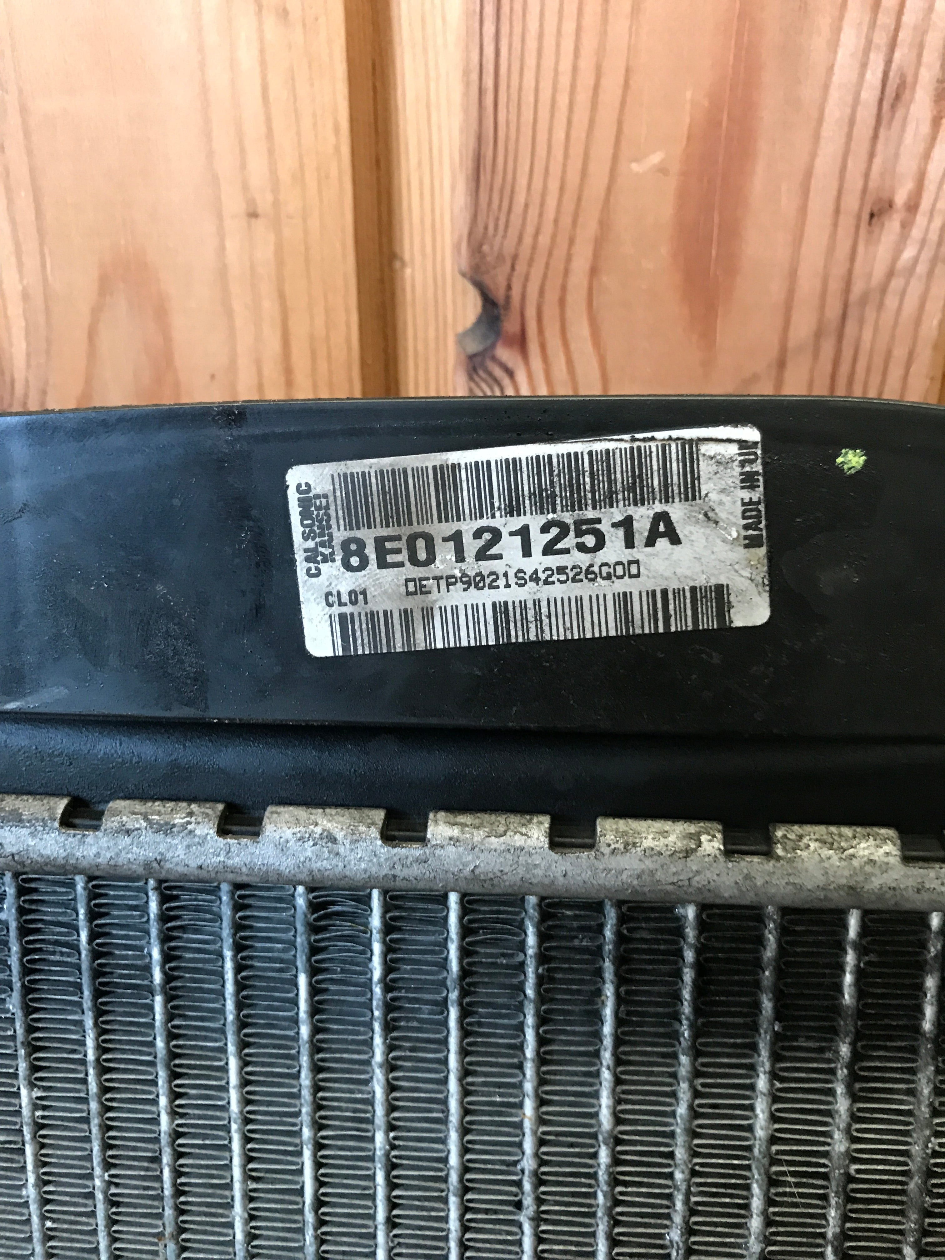 Audi A4 Køler Med OEM Nr. 8E0121251 Fra Audi Ophugger