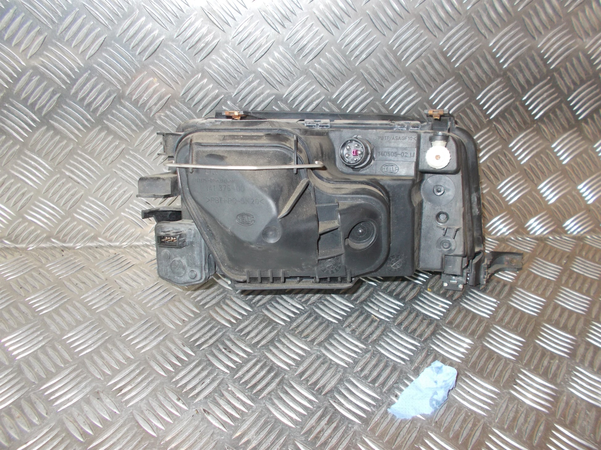 Audi A6 Forlygte Med OEM Nr. Ophugger Fra Audi Ophugger