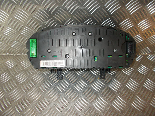 VW Polo 9N Speedometer - Instrument Med OEM Nr. 6Q0920820E Fra VW Ophugger