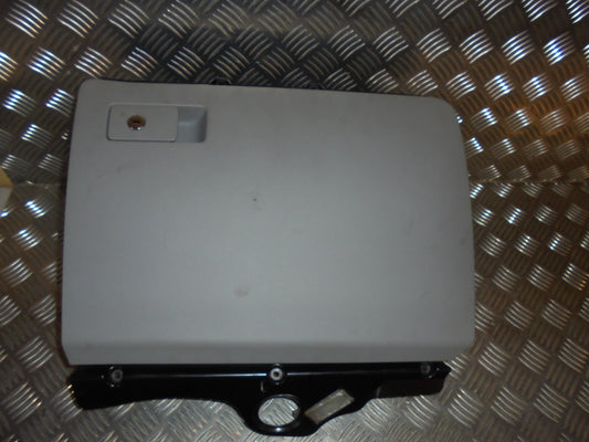 VW Passat 3C Handskerum Med OEM Nr. 3C1857097AQ Fra VW Ophugger