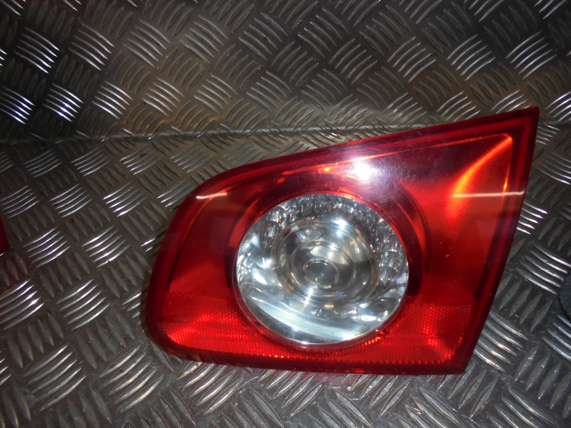 VW Passat 3C Baglygte Med OEM Nr. 3C9945094 Fra VW Ophugger