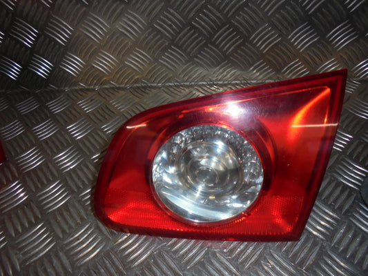 VW Passat 3C Baglygte Med OEM Nr. 3C9945094 Fra VW Ophugger