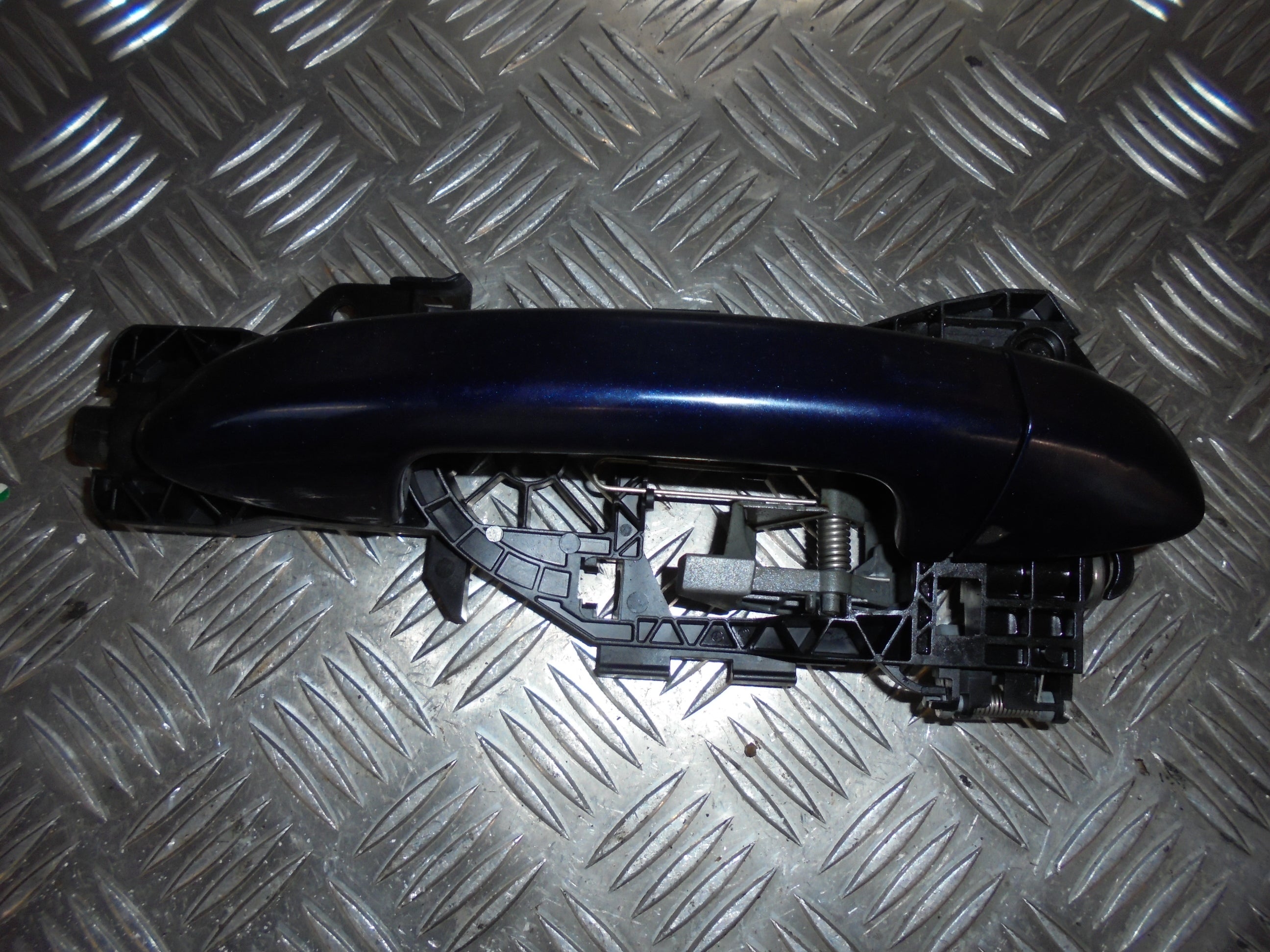 VW Passat 3C Håndtag Udvendig Med OEM Nr. 3C0837886L Fra VW Ophugger