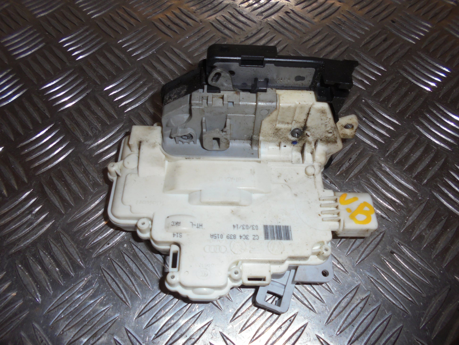 VW Passat 3C Dørlås Med OEM Nr. 3C4839015A Fra VW Ophugger