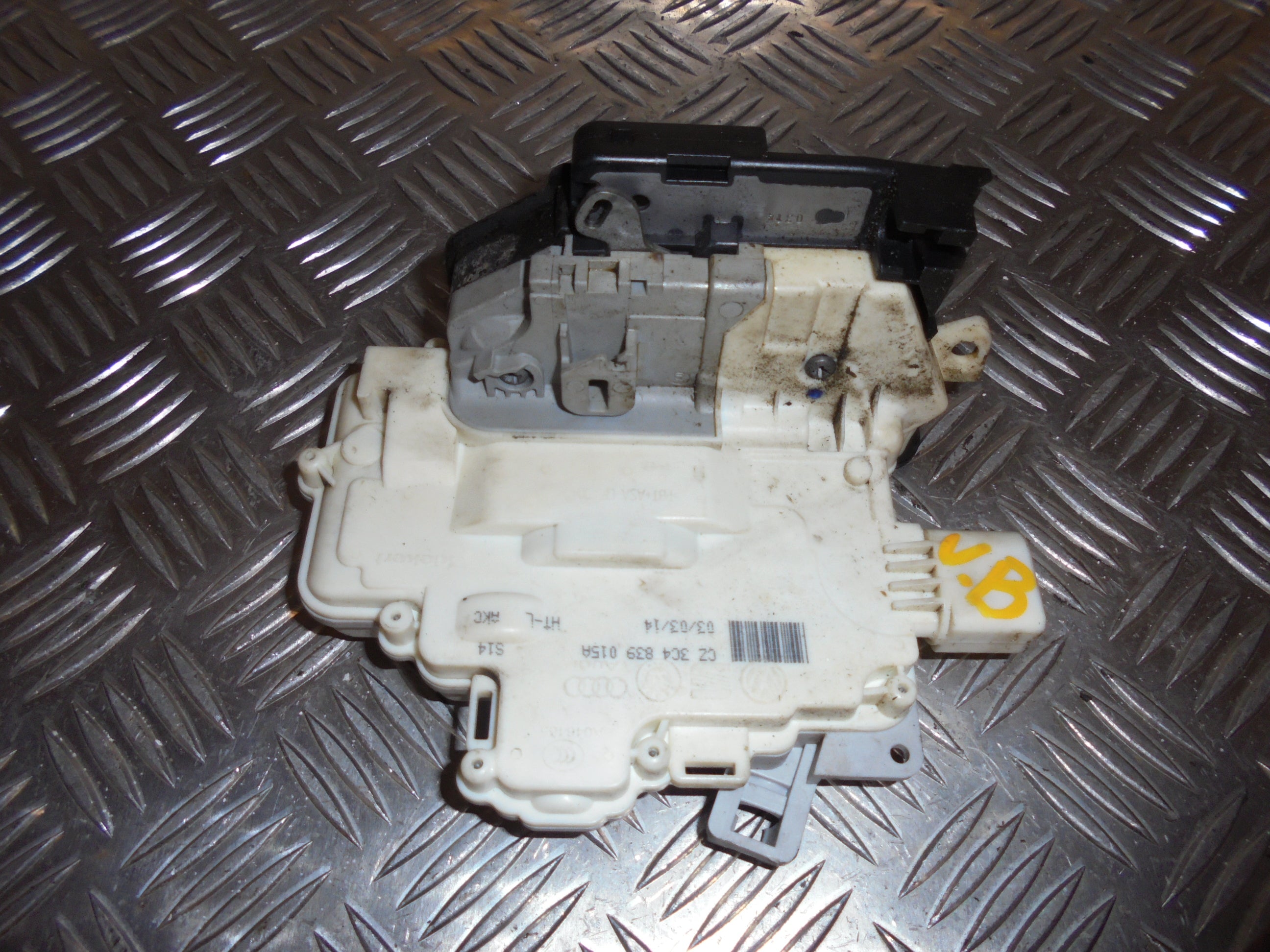 VW Passat 3C Dørlås Med OEM Nr. 3C4839015A Fra VW Ophugger