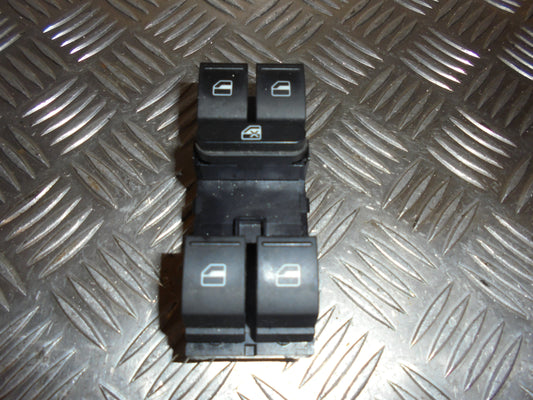 VW Passat 3C Kontakt Rudehejs Med OEM Nr. 1K4959857B Fra VW Ophugger