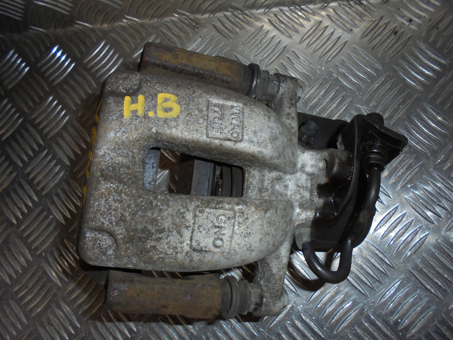 VW Passat 3C Bremsekaliber HB Med OEM Nr. Ophugger Fra VW Ophugger