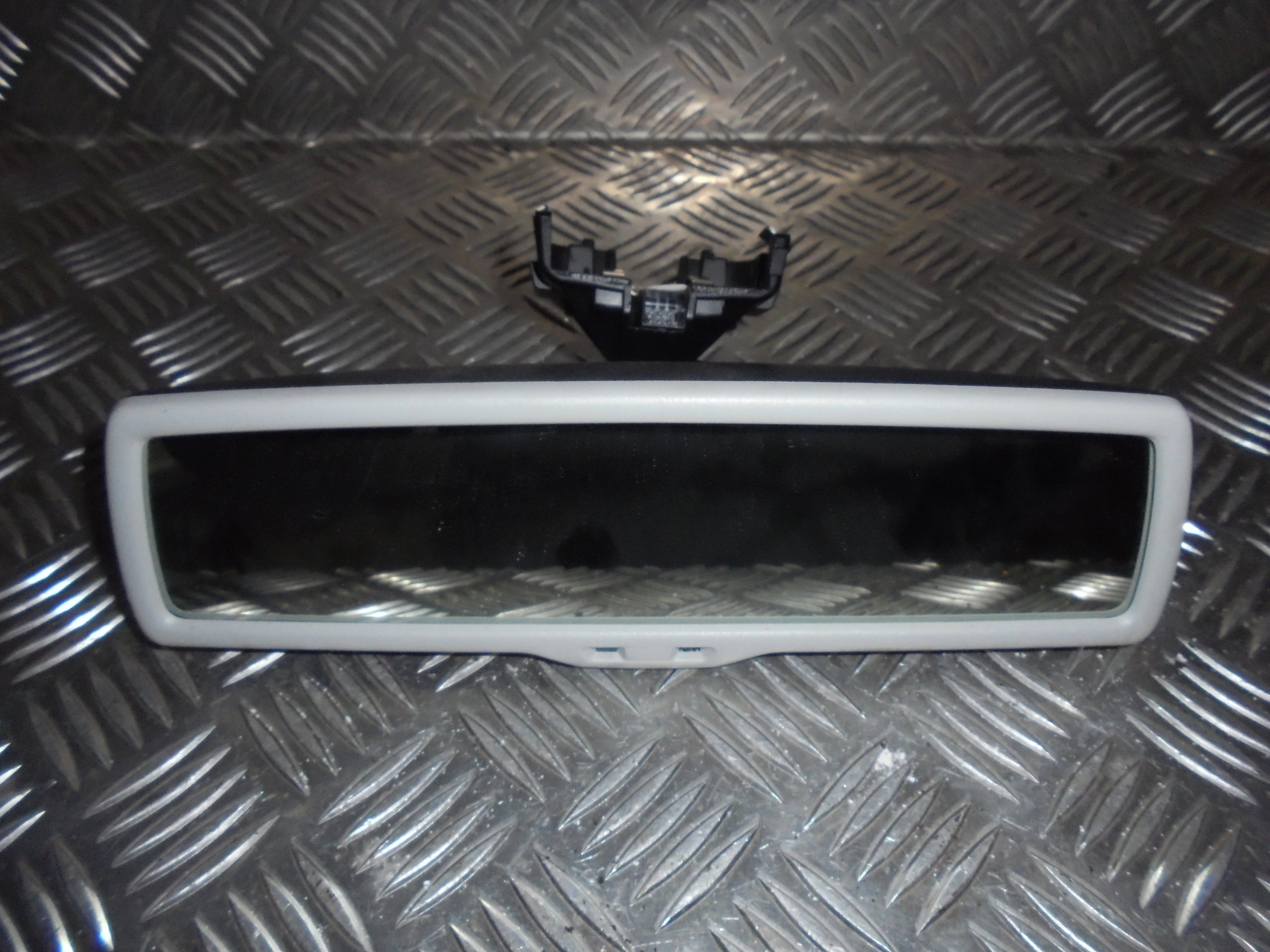VW Passat 3C Bakspejl Indvend Med OEM Nr. 3C0857511 Fra VW Ophugger