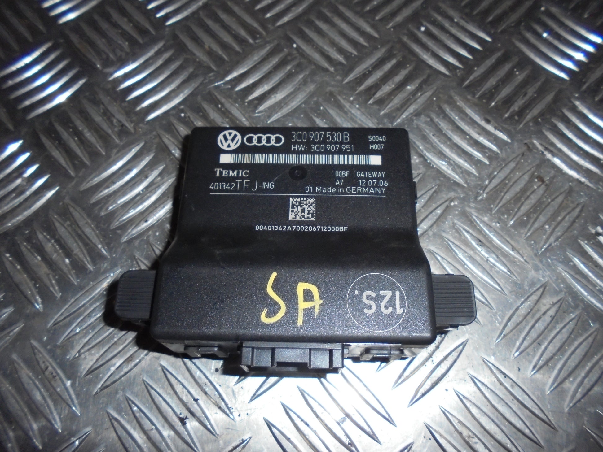 VW Passat 3C Relæ Diverse Med OEM Nr. 3C0907530B Fra VW Ophugger