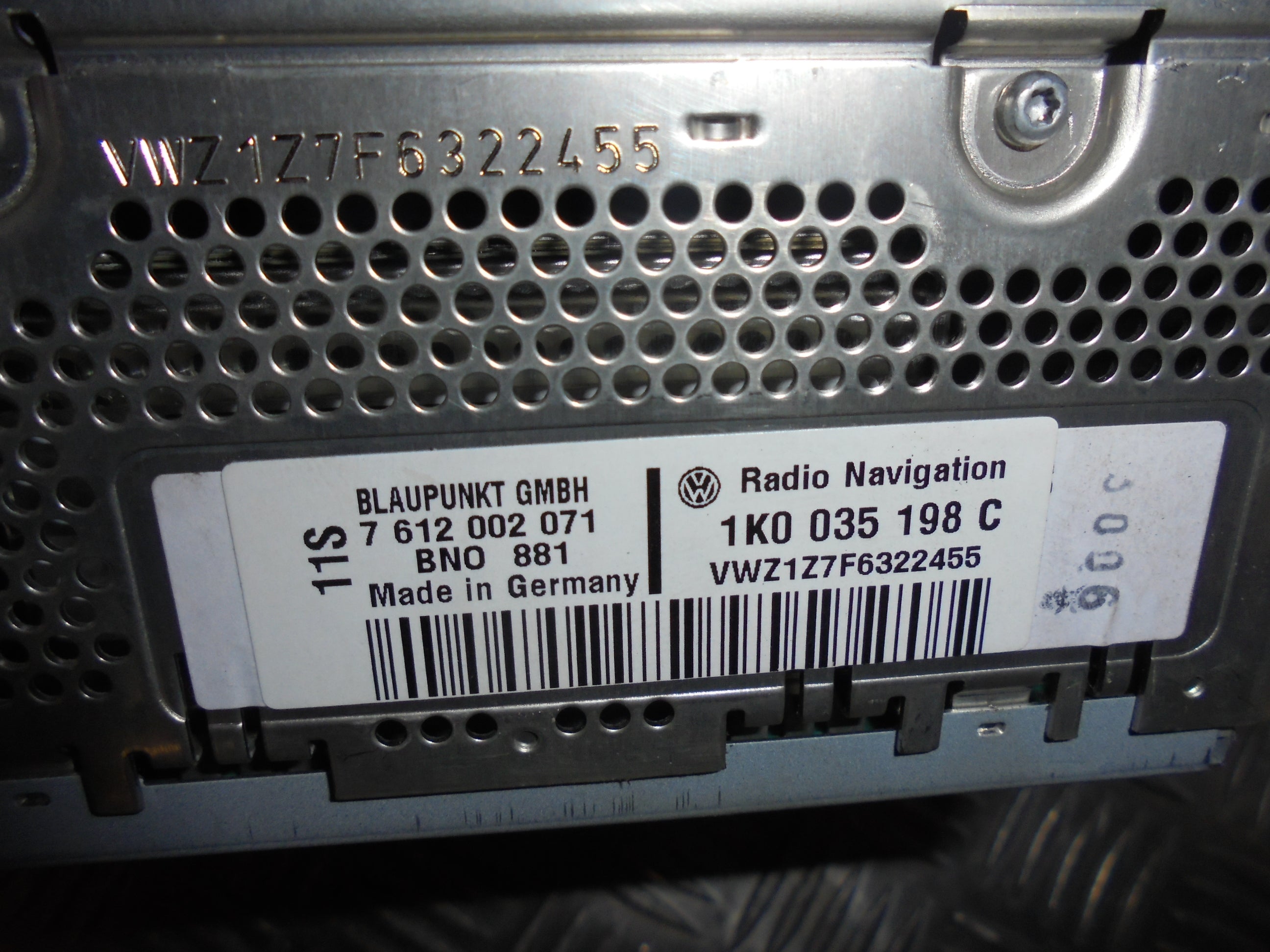 VW Passat 3C Navigationsanl Med OEM Nr. 1K0035198C Fra VW Ophugger