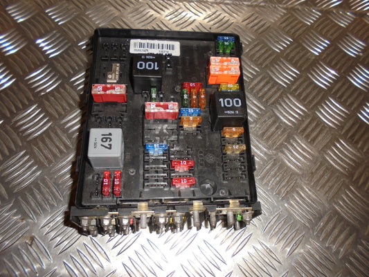 VW Passat 3C Sikringsboks Med OEM Nr. 1K0937124Q Fra VW Ophugger