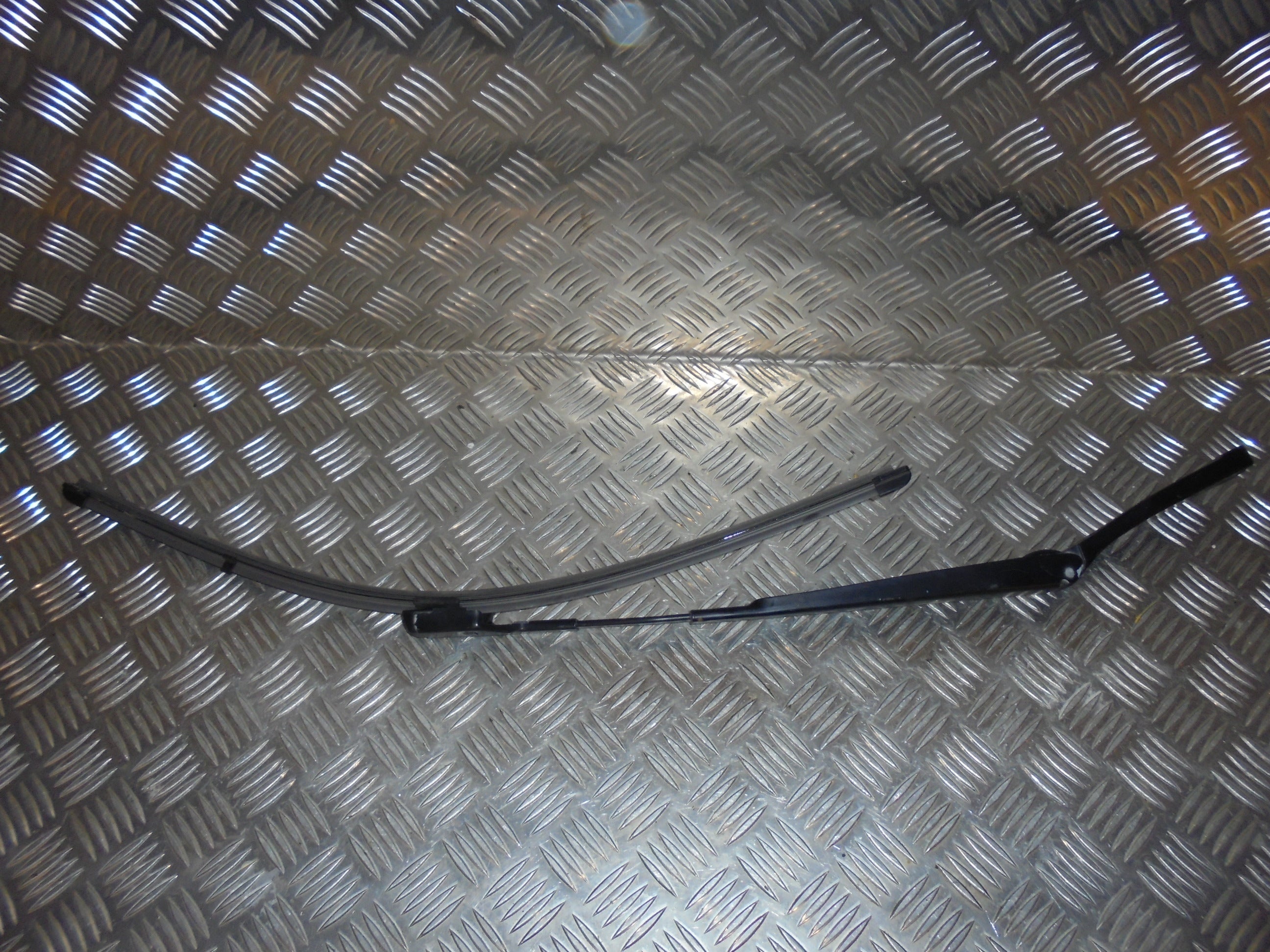 VW Passat 3C Viskerarm Med OEM Nr. 3C1955410B Fra VW Ophugger