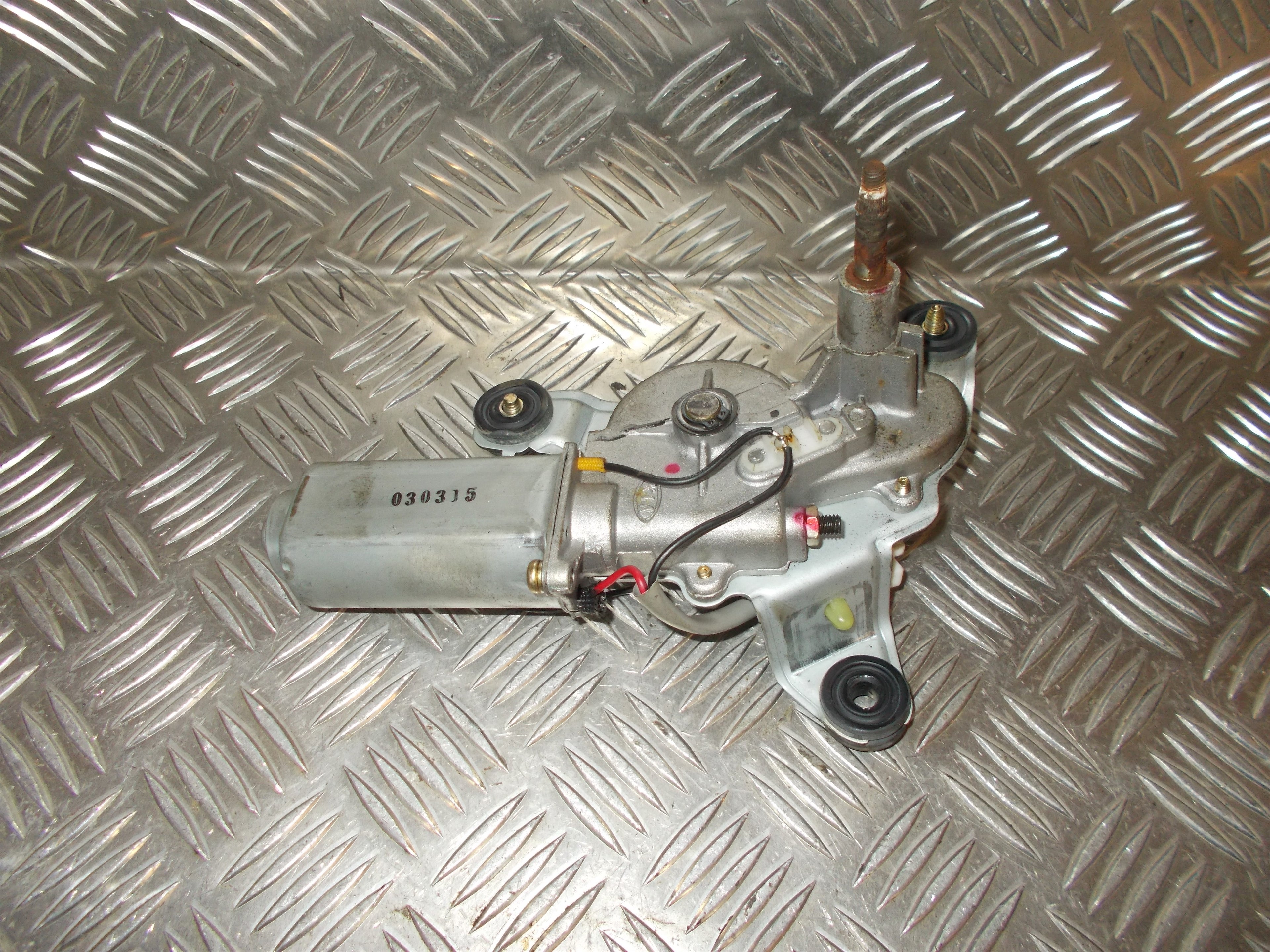 Kia Carens Bagrudevisker Motor Med OEM Nr. Ophugger Fra Kia Ophugger