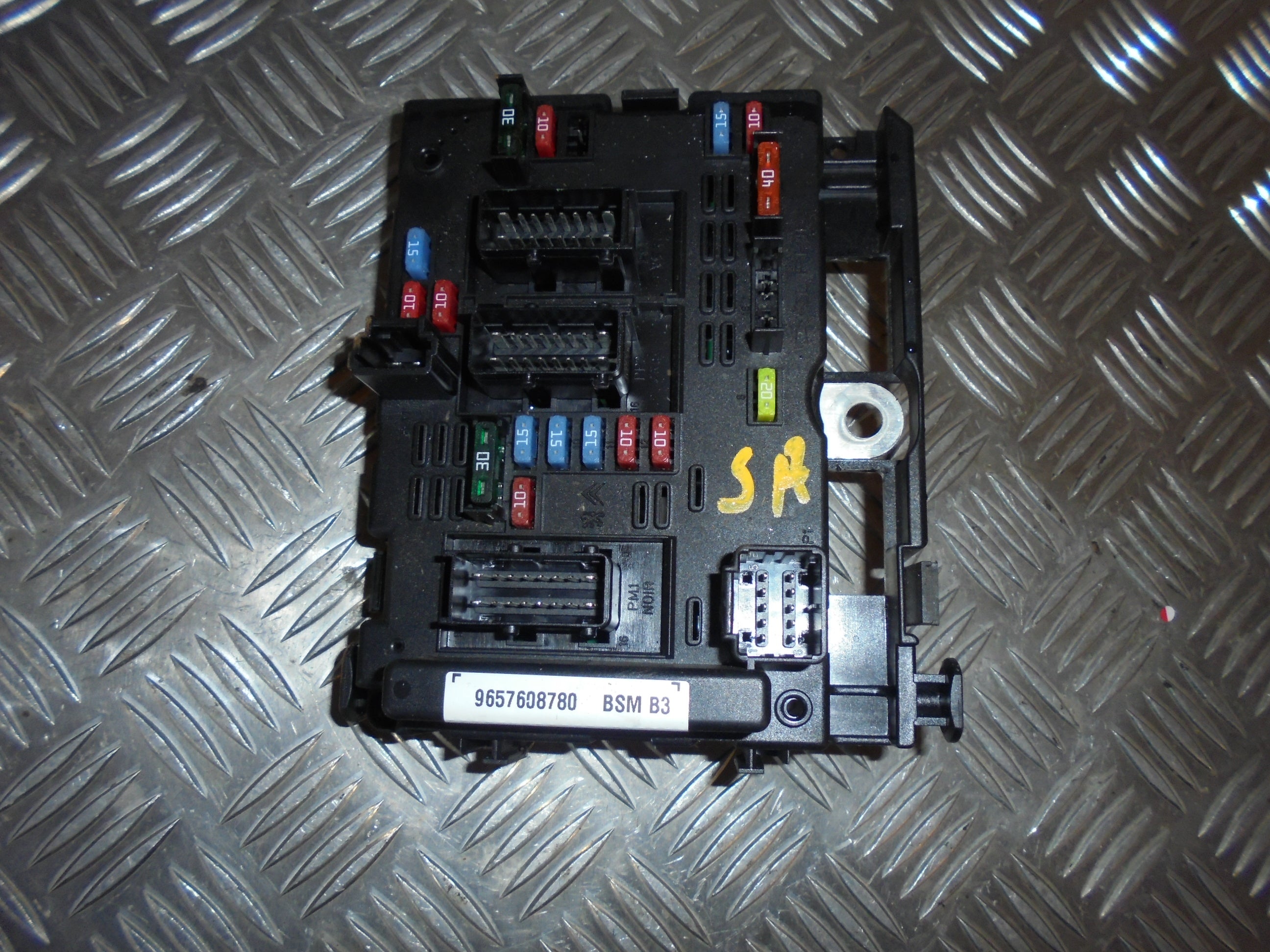 Peugeot 206+ Sikringsboks Med OEM Nr. 9657608780 Fra Peugeot Ophugger