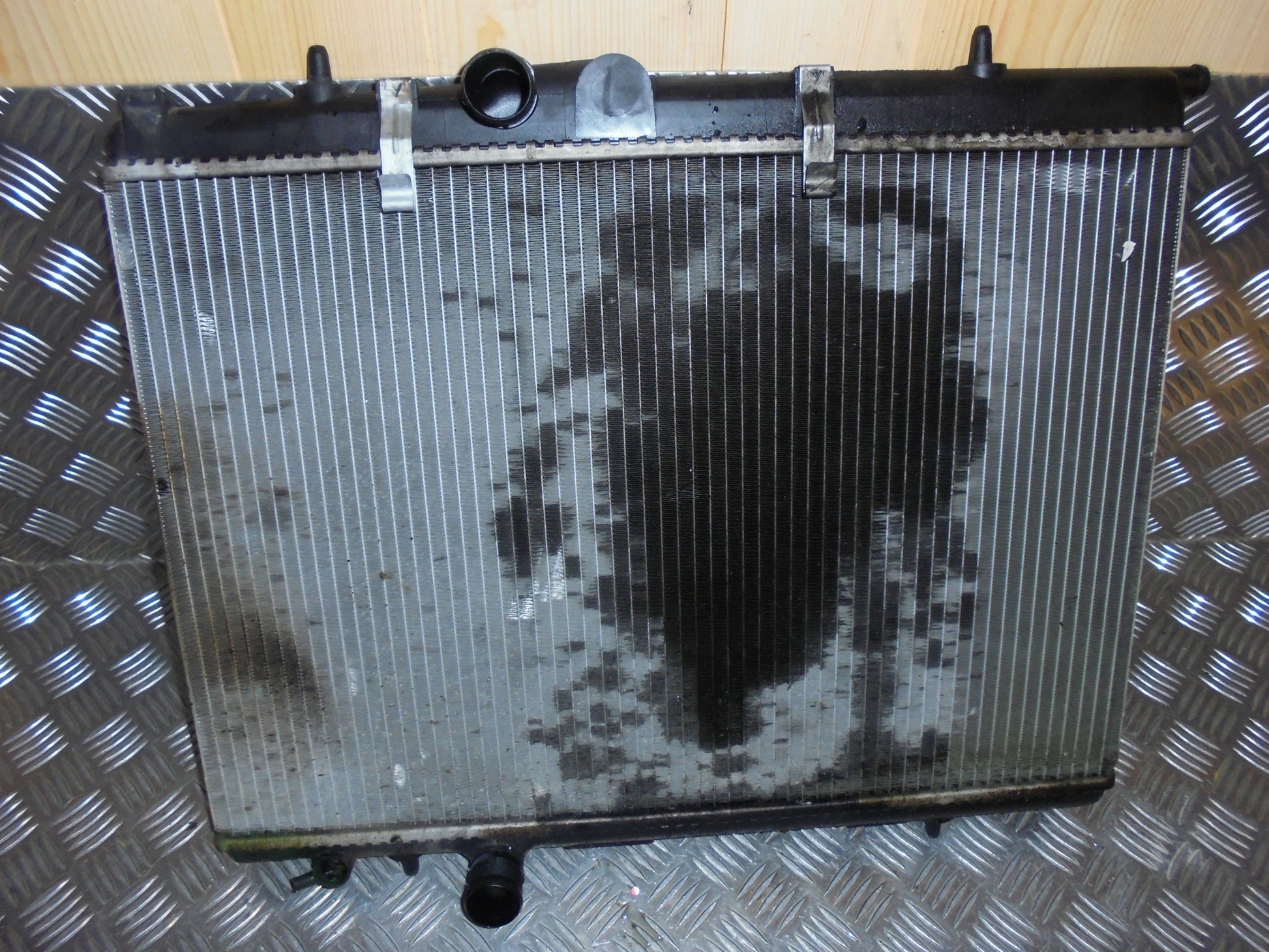 Peugeot 206+ Køler Med OEM Nr. 9674089580 Fra Peugeot Ophugger