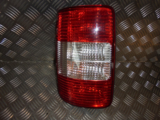 VW Caddy 2K Baglygte Med OEM Nr. Ophugger Fra VW Ophugger