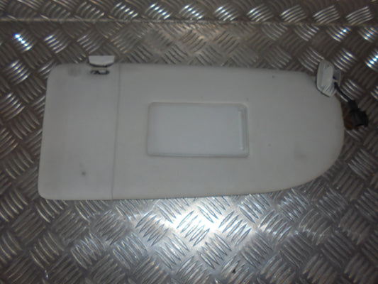 VW Caddy 2K Solskærm Med OEM Nr. 2K0857552C Fra VW Ophugger