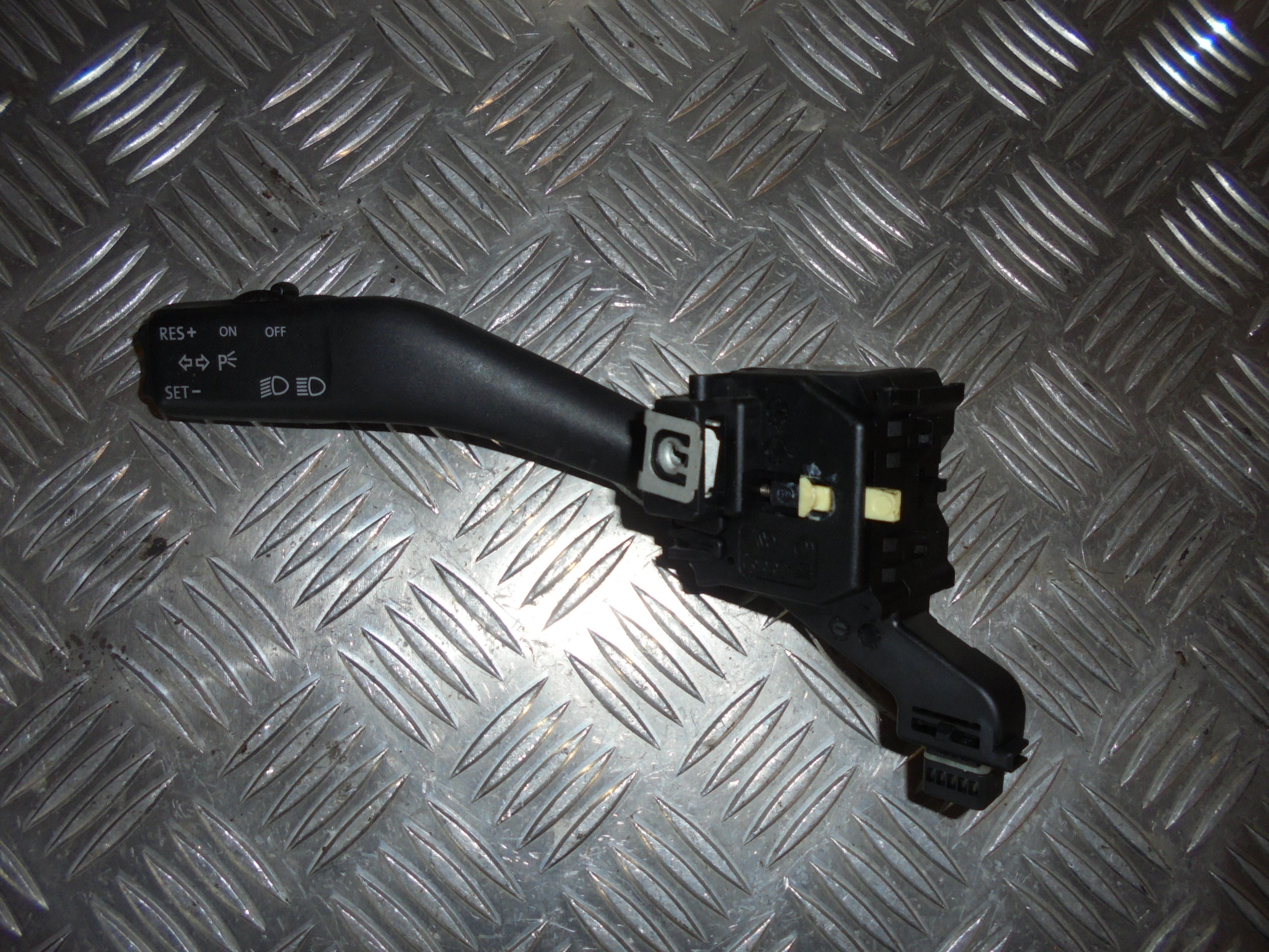 VW Caddy 2K Kontakt Blink Med OEM Nr. Ophugger Fra VW Ophugger