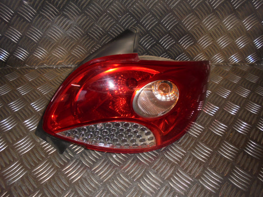 Peugeot 206+ Baglygte Med OEM Nr. 6351GV	 Fra Peugeot Ophugger