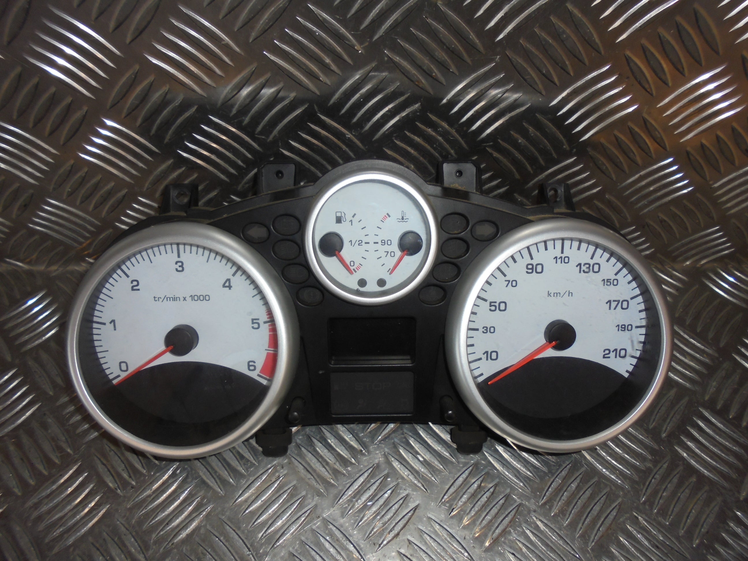 Peugeot 206+ Speedometer - Instrument Med OEM Nr. 6103HP Fra Peugeot Ophugger
