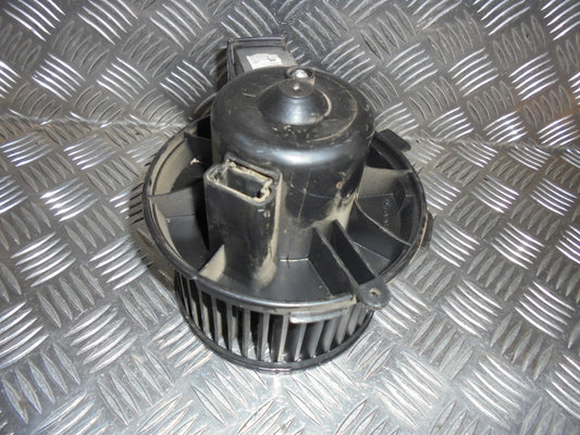 Peugeot 206+ Varmeblæser Med OEM Nr. 1606357480 Fra Peugeot Ophugger
