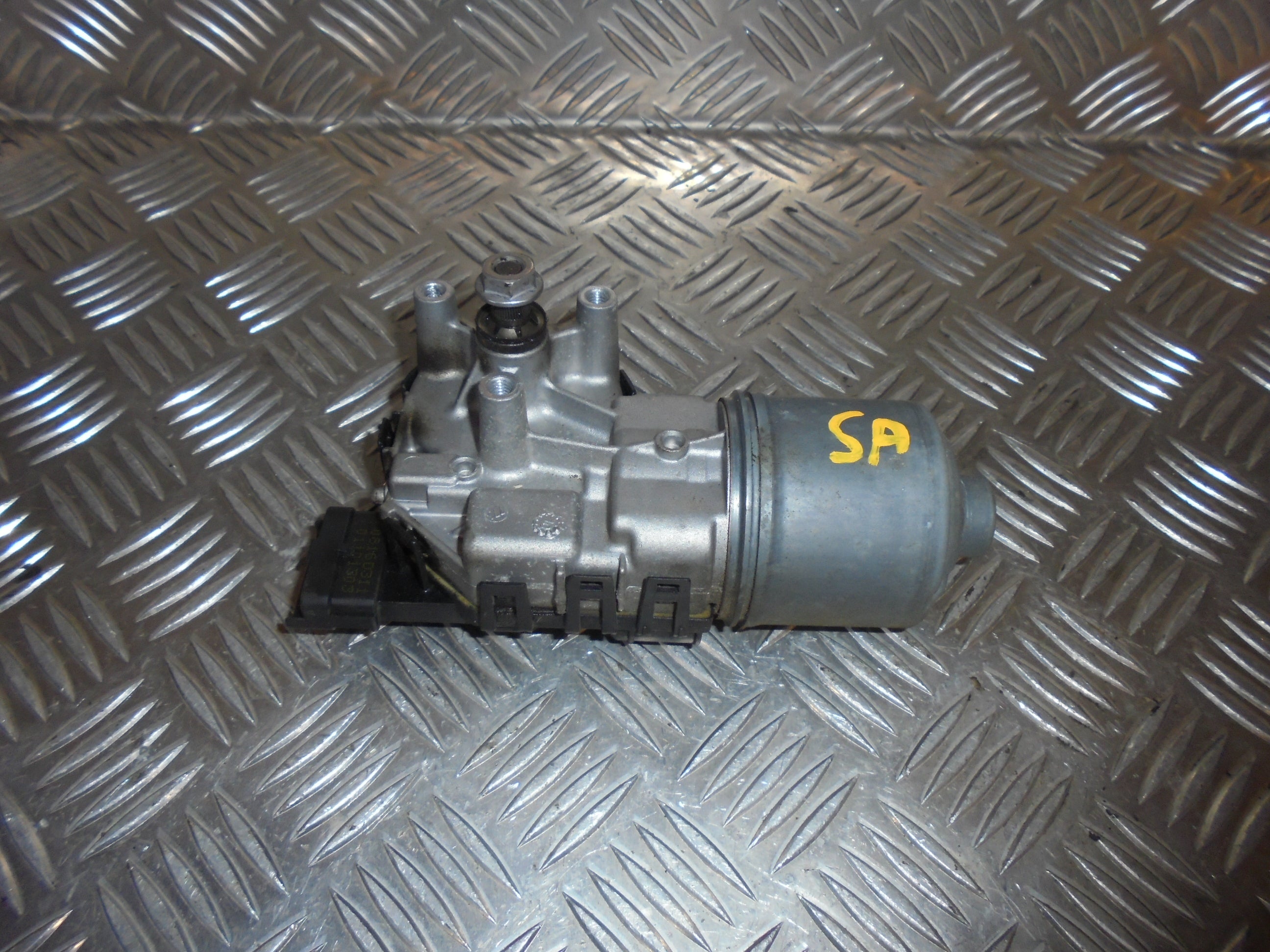 Peugeot 206+ Viskermotor Med OEM Nr. 0390241523 Fra Peugeot Ophugger