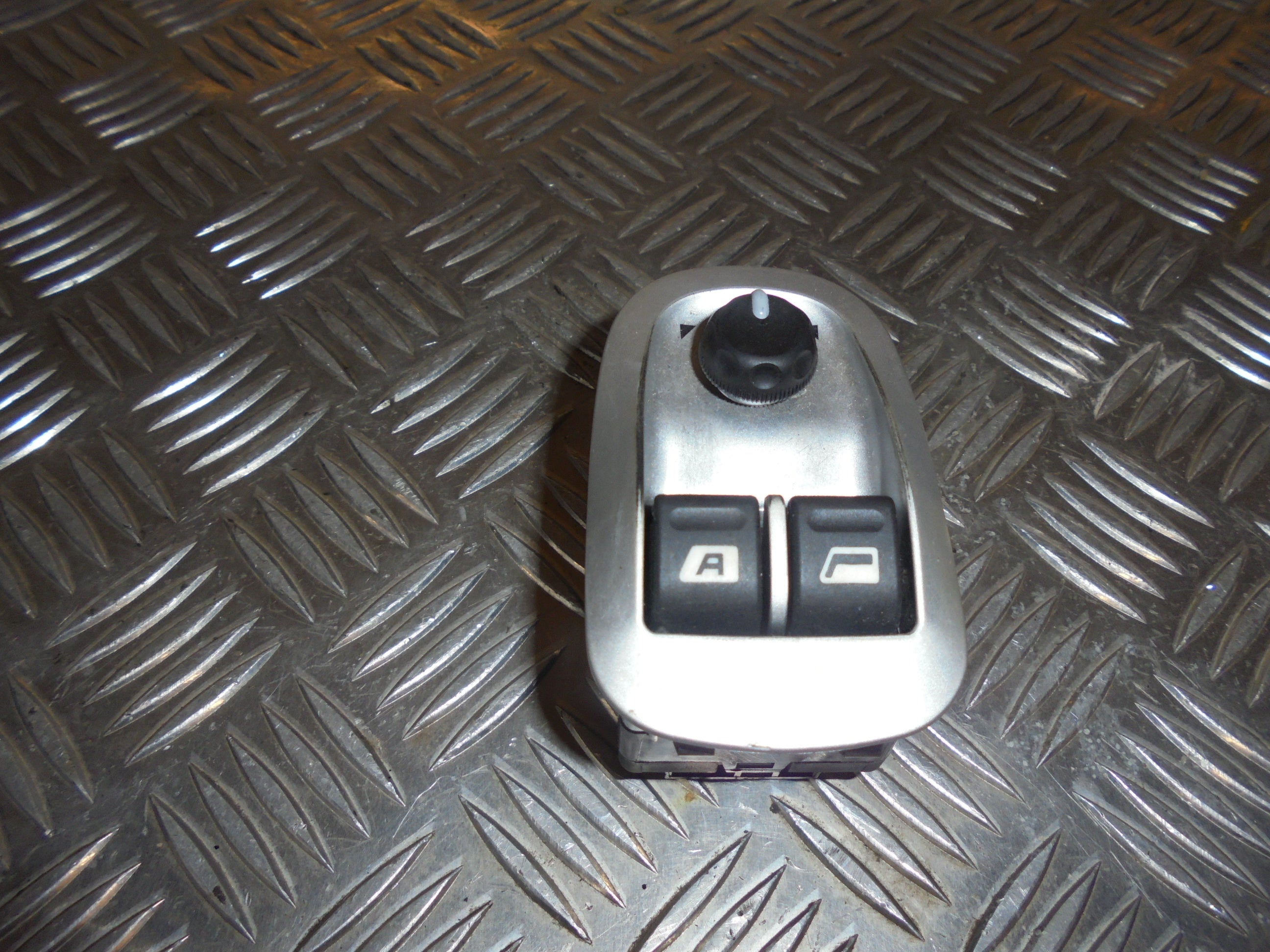Peugeot 206+ Kontakt Rudehejs Med OEM Nr. 96316308XT Fra Peugeot Ophugger