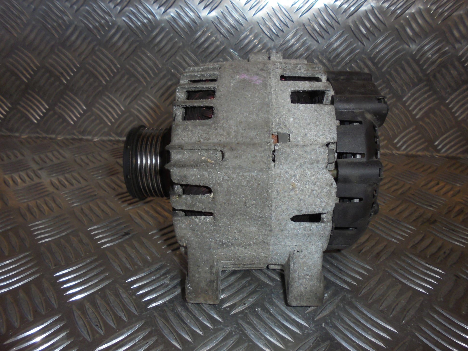 Peugeot 206+ Generator Med OEM Nr. 9665617780 Fra Peugeot Ophugger