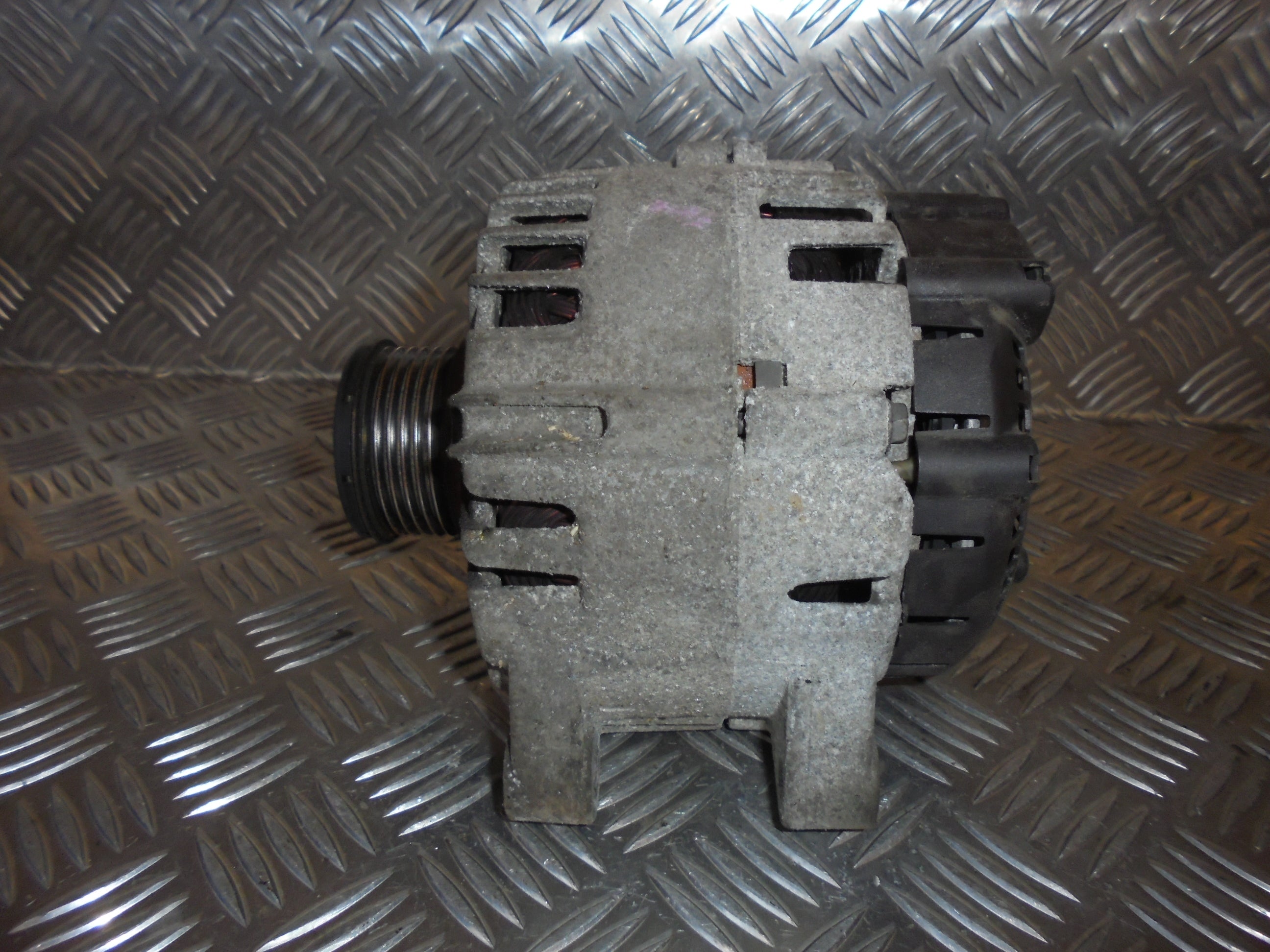 Peugeot 206+ Generator Med OEM Nr. 71786198 Fra Peugeot Ophugger