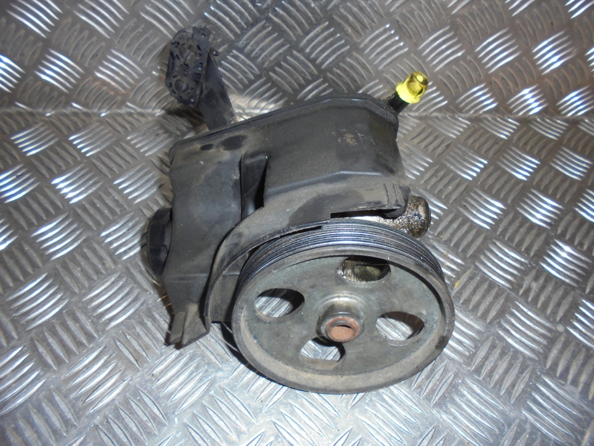 Peugeot 206+ Servopumpe Med OEM Nr. 9686525380 Fra Peugeot Ophugger