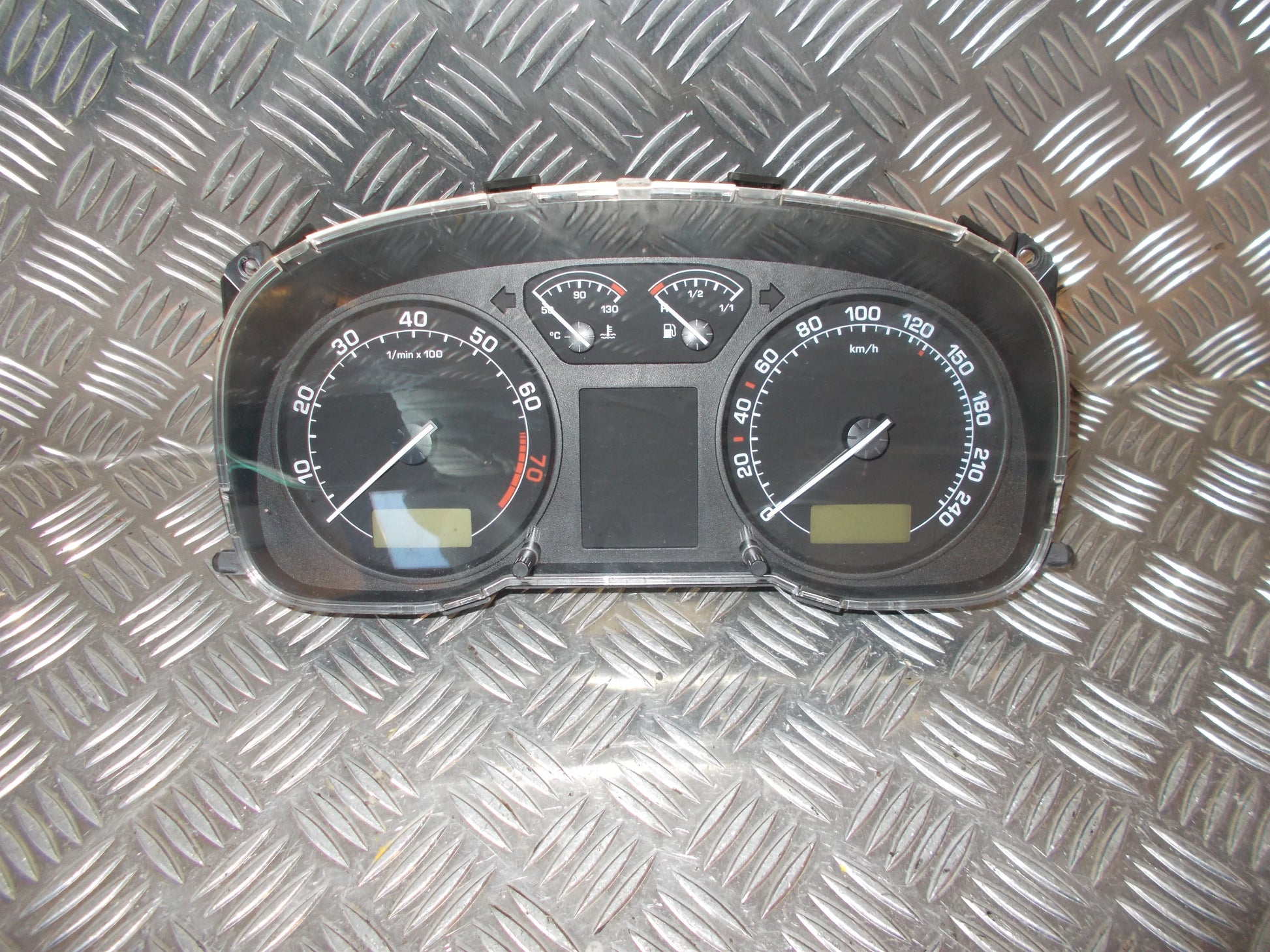Skoda Octavia Speedometer - Instrument Med OEM Nr. 1U0920800B Fra Skoda Ophugger