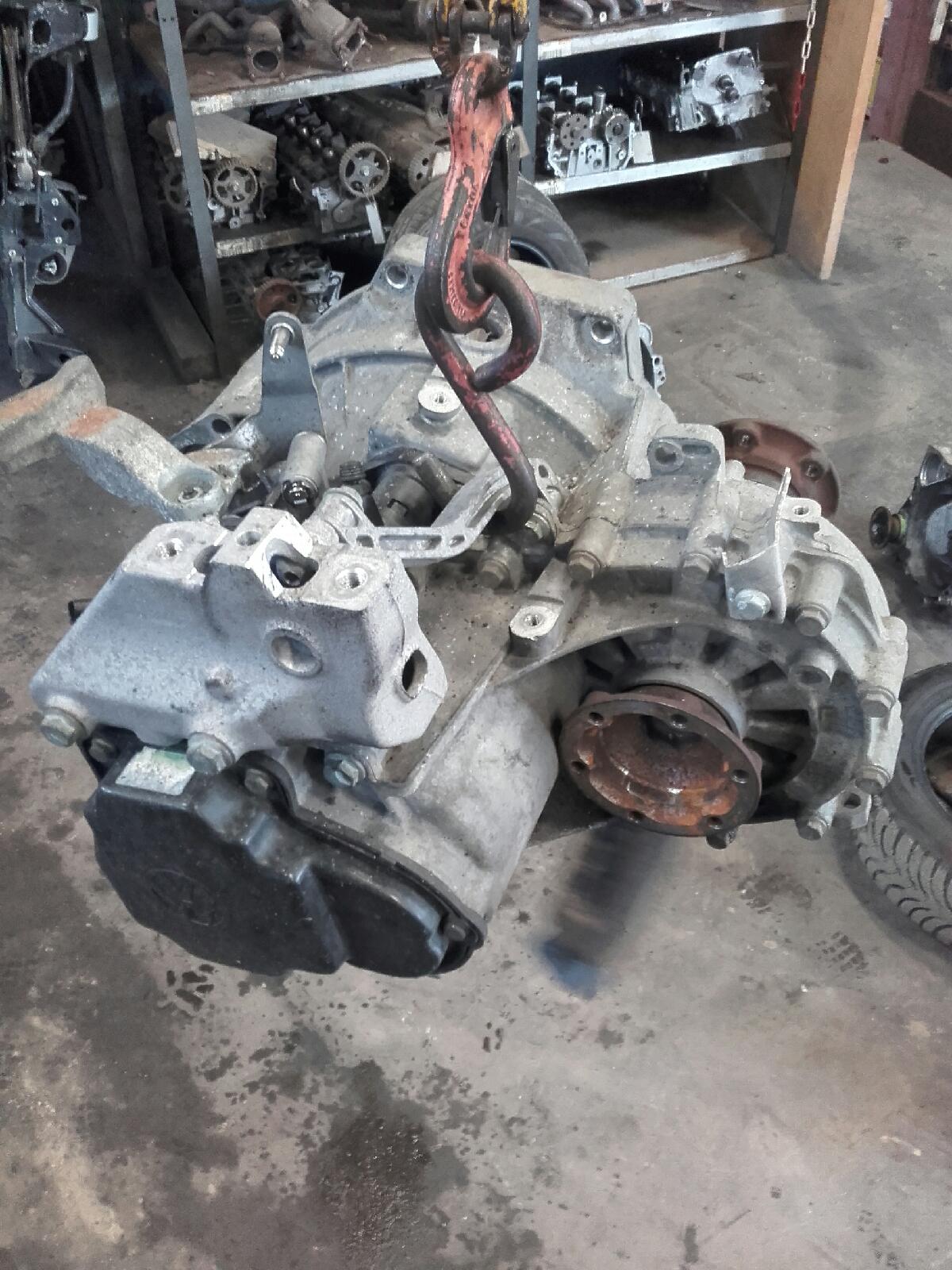 VW Caddy 2K Gearkasse 5 Trin Med OEM Nr. 0A4300047G Fra VW Ophugger
