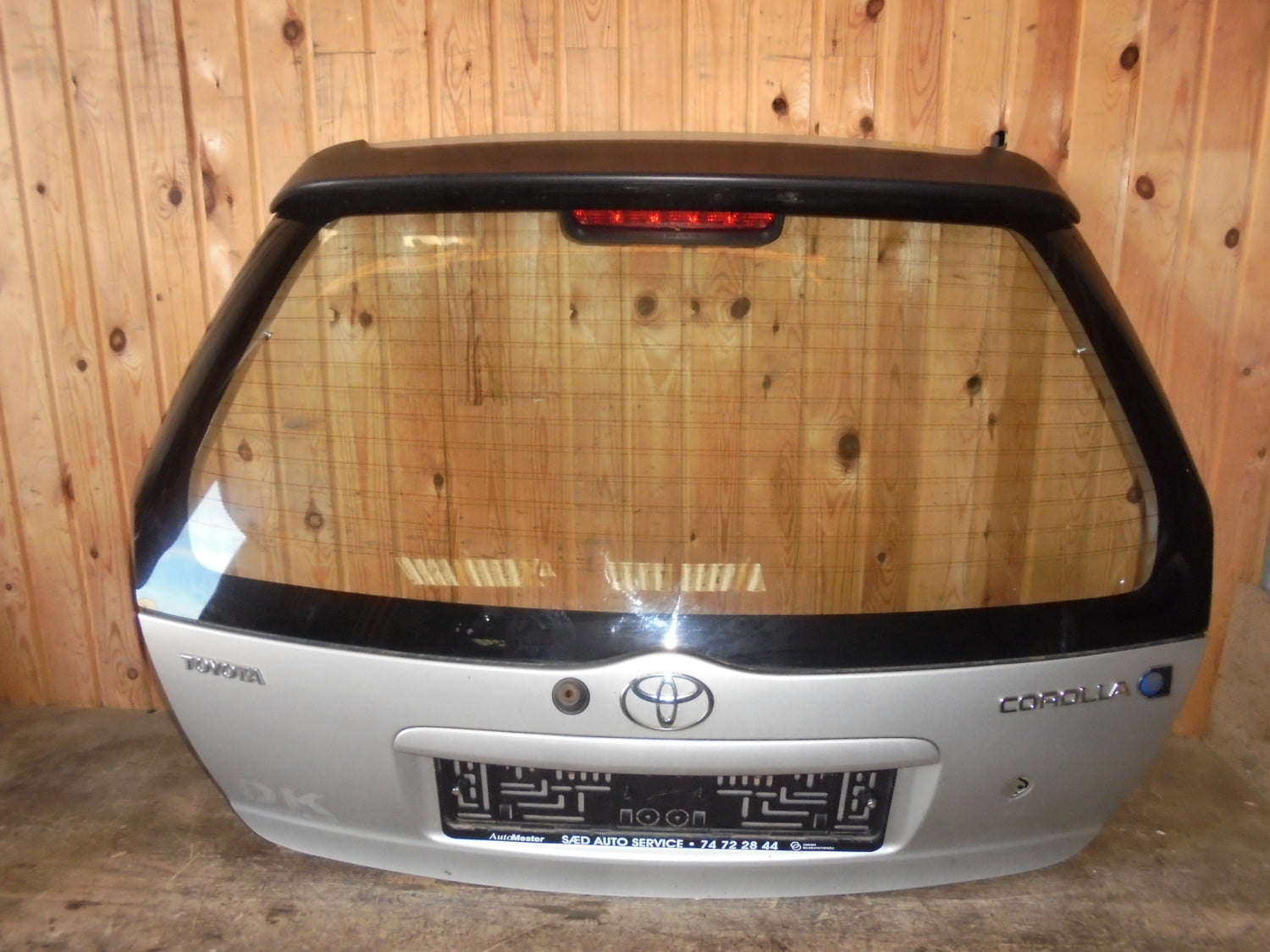 Toyota Corolla 3D E11 Bagklap Med OEM Nr. 670051A890 Fra Toyota Ophugger