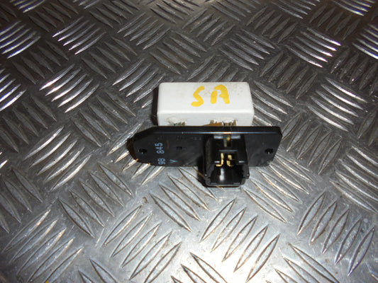 Toyota Corolla 3D E11 Varmemodstand Med OEM Nr. Ophugger Fra Toyota Ophugger