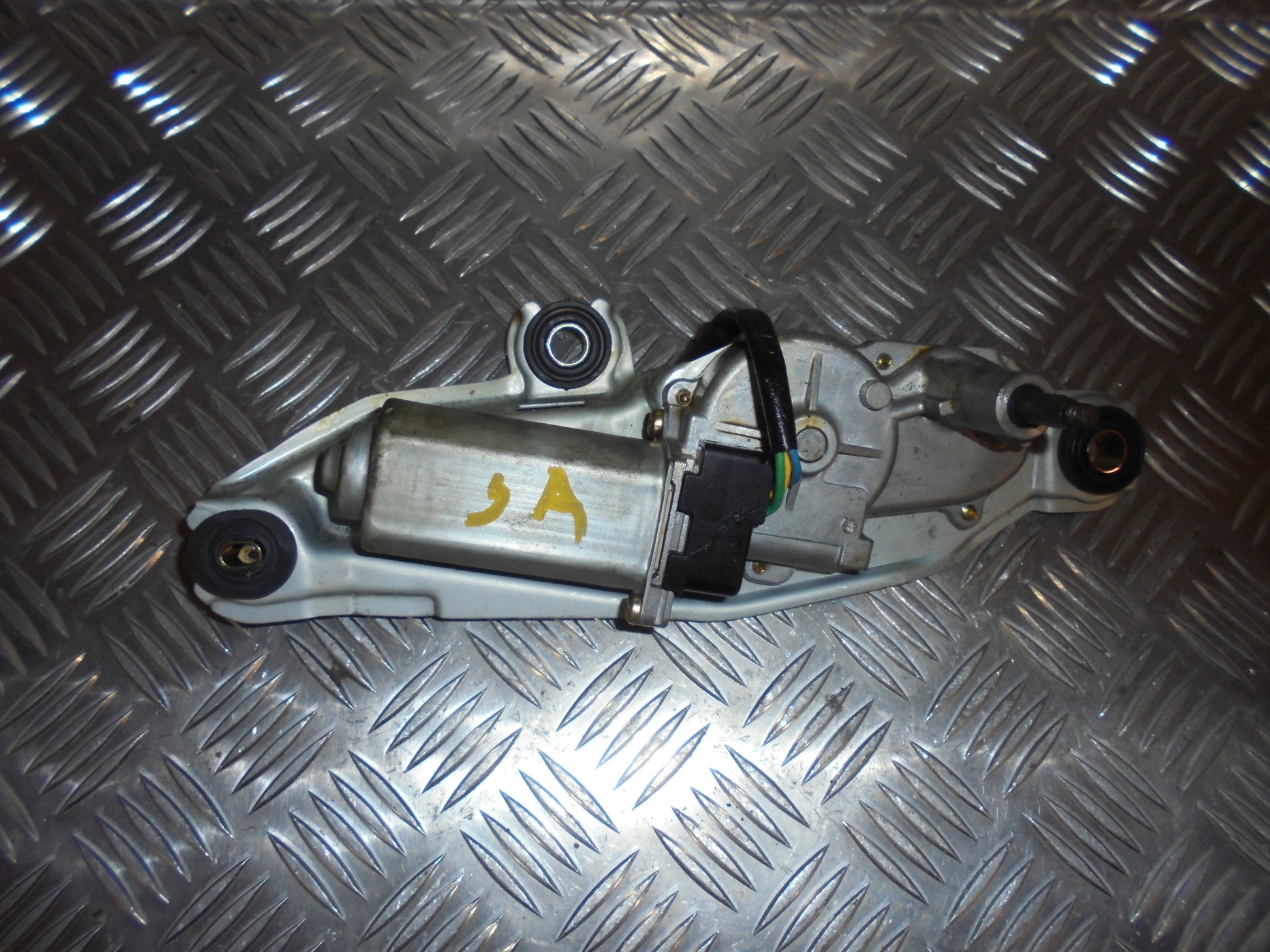 Toyota Corolla 3D E11 Bagrudevisker Motor Med OEM Nr. Ophugger Fra Toyota Ophugger