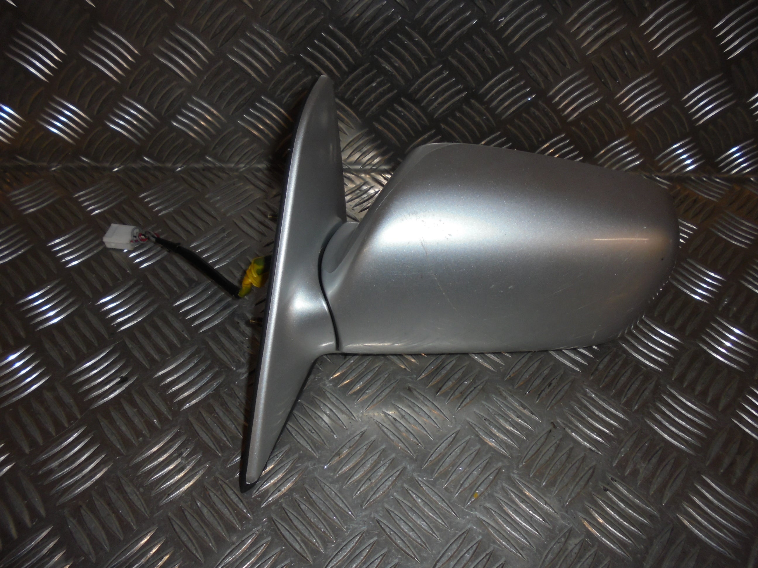 Toyota Corolla 3D E11 Sidespejl Med OEM Nr. Ophugger Fra Toyota Ophugger
