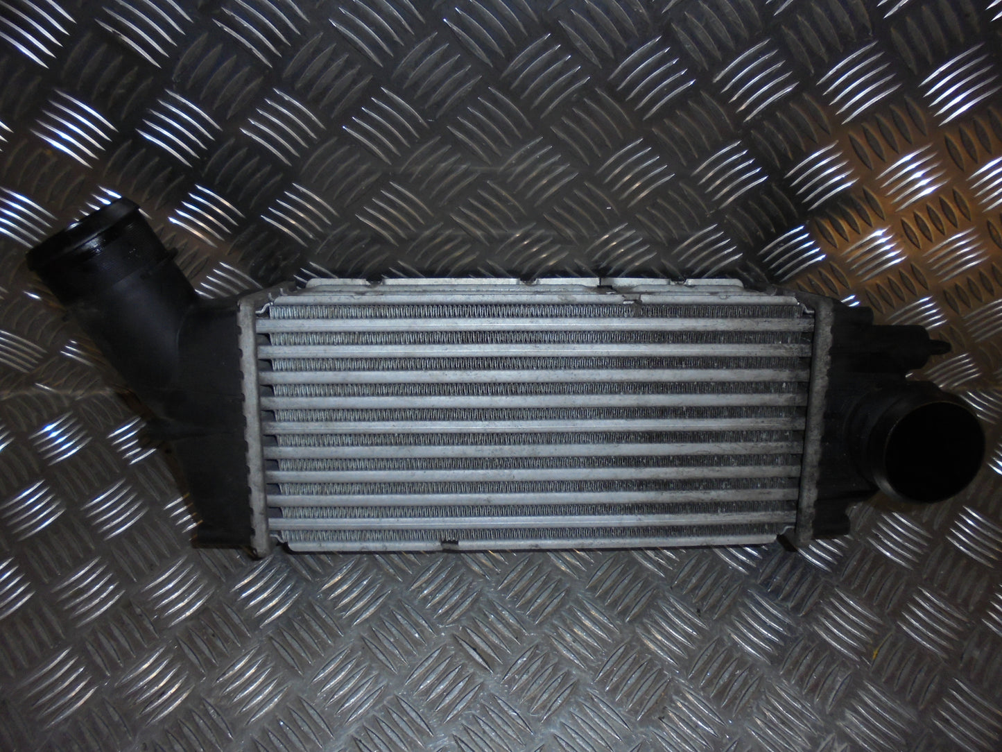 Citroen C4 Køler Intercooler Med OEM Nr. Ophugger Fra Citroen Ophugger