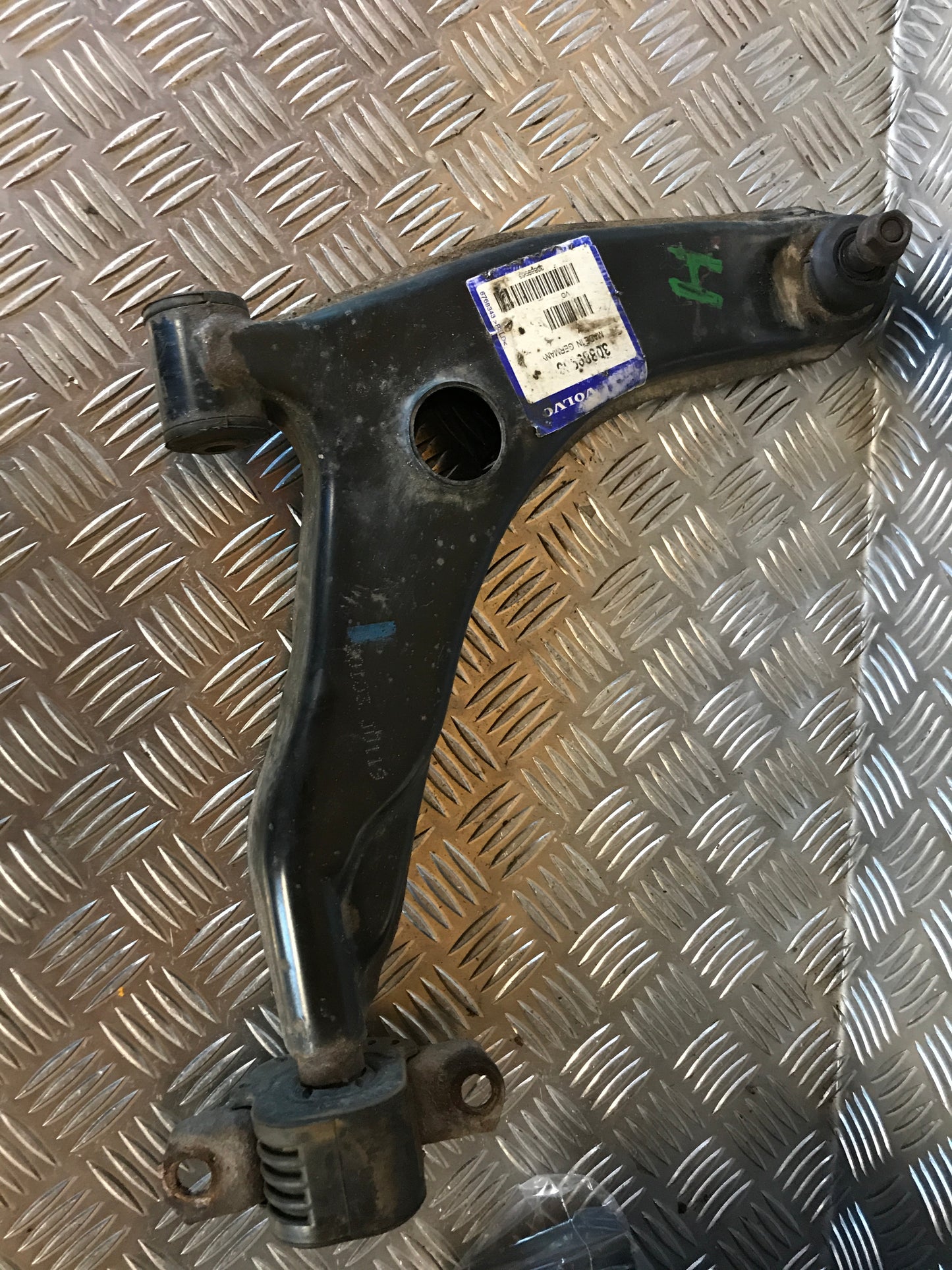 Volvo S40/V40 Bærearm F.N. H Med OEM Nr. Ophugger Fra Volvo Ophugger